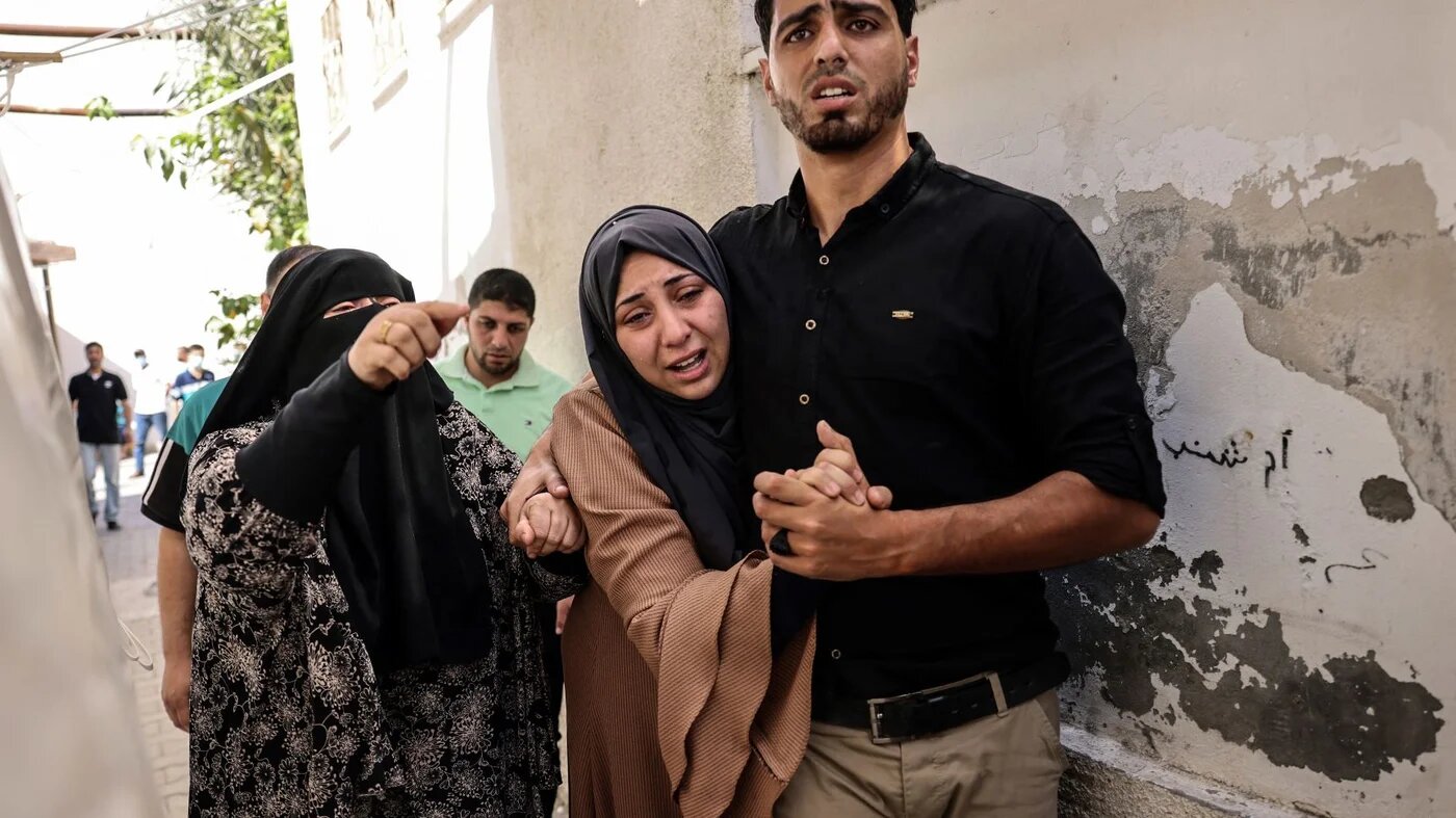 Relatives mourn the killing of a loved one by Israeli forces in Rafah, Gaza 