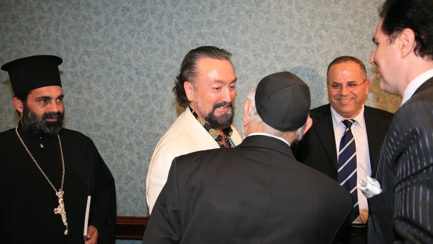 Adnan Oktar meets with a range of religious leaders in 2010 (Wikicommons)
