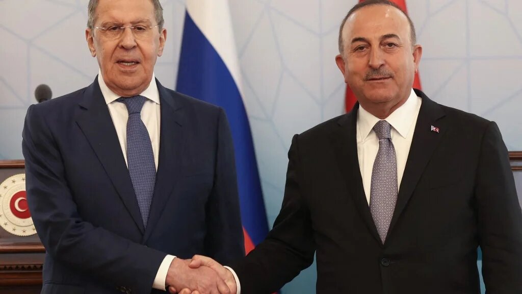 Russian Foreign Minister Sergei Lavrov (L) and Turkish Foreign Minister Mevlut Cavusoglu (R) shake hands after a news conference in Ankara, on 8 June 2022 (AFP)