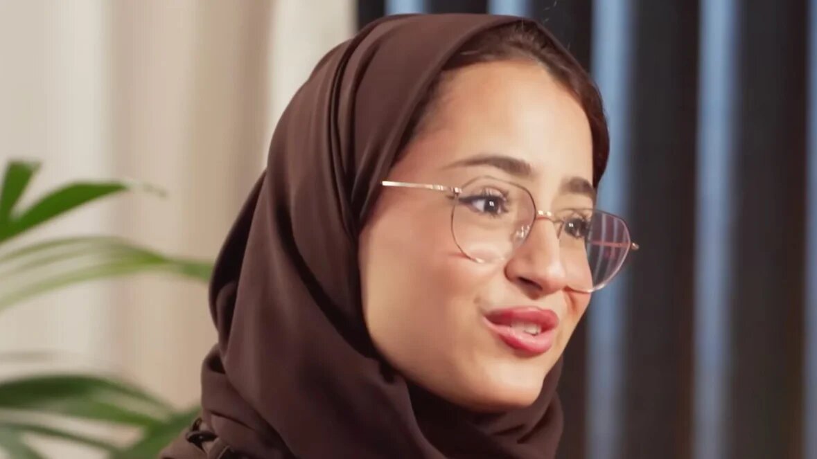 Rauda Altenaiji, an Emirati influencer, speaking in an interview in Britain with Jonathan Sacerdoti (Screengrab/X)