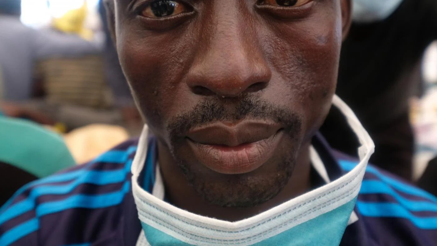 Stephen Donkoh, 35 ans, a passé trois nuits sur un canot pneumatique avant d’être secouru, en septembre, avec 113 migrants (MEE/Karlos Zurutuza)