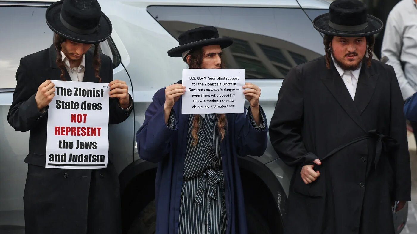 Members of the anti-Zionist Orthodox Jewish group Neturei Karta rally against the genocide in Gaza outside the US consulate in Tel Aviv on 29 July 2025 (Ahmad Gharabli/AFP)