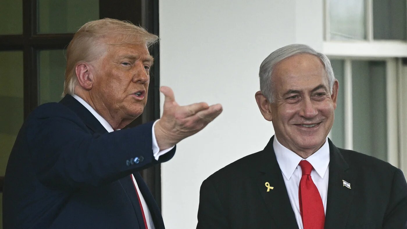 US President Donald Trump speaks with Israeli Prime Minister Benjamin Netanyahu outside the White House in Washington, DC, on 7 April 2025 (Brendan Smialowski/AFP)