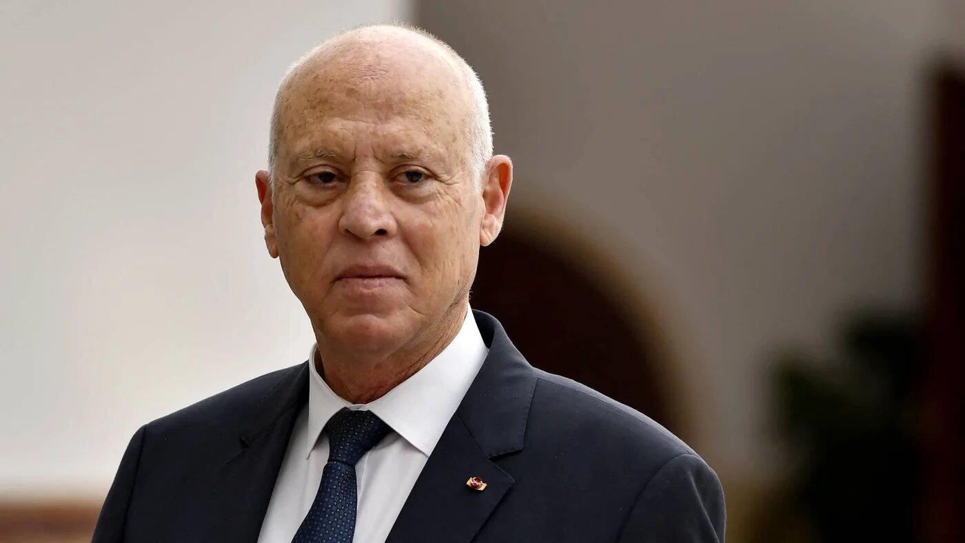 Le président tunisien Kais Saied à l’aéroport international de Tunis-Carthage, le 15 décembre 2021 (AFP)