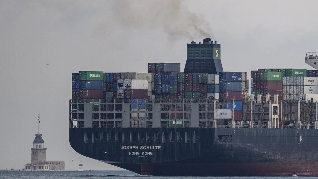 A container ship transits Bosphorus in Istanbul on August 18 2023. (Yasin Akgul / AFP)