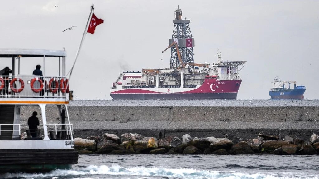A Turkish drilling ship is viewed in Istanbul in this archive photo. (Ozan Kose / AFP)