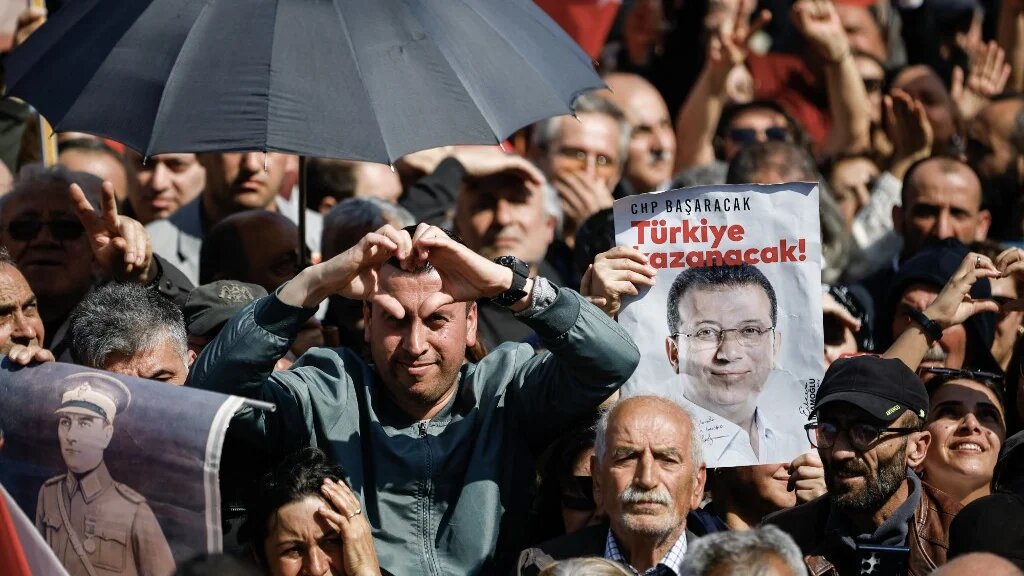 A protester holds a placard depicting the city's mayor Ekrem Imamoglu during a demonstration called by the Republican People's Party (CHP) in support of Istanbul's arrested mayor Ekrem Imanoglu in Maltepe, on the outskirts of Istanbul on March 29, 2025. (KEMAL ASLAN / AFP)