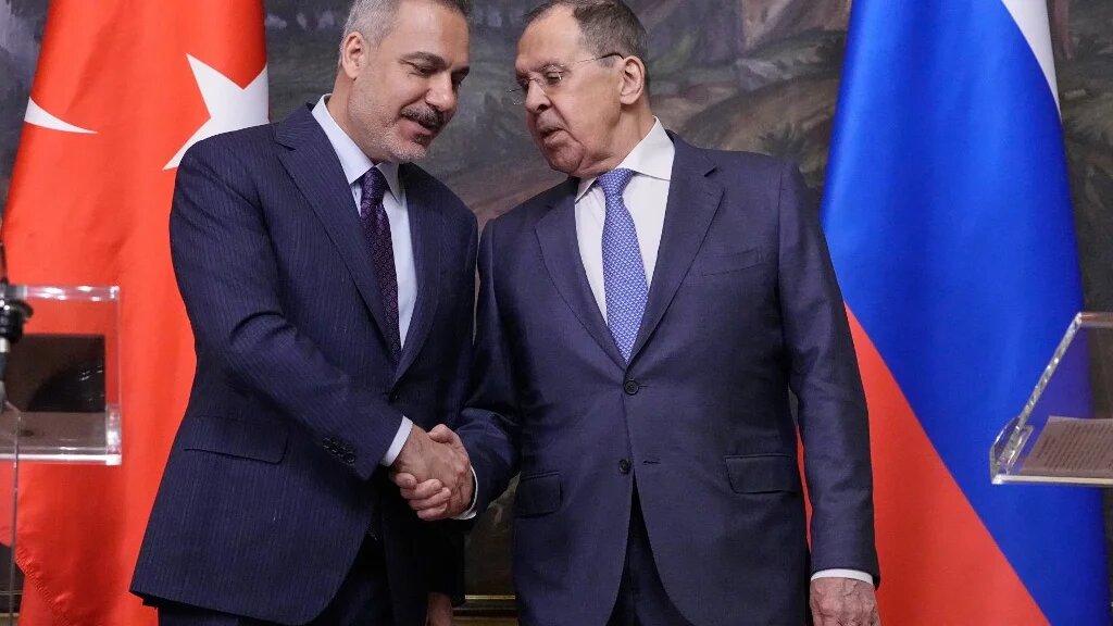 Russia's Foreign Minister Sergei Lavrov and his Turkish counterpart Hakan Fidan shake hands during a joint press conference following their talks in Moscow on May 27, 2025. (Pavel Bednyakov / POOL / AFP)