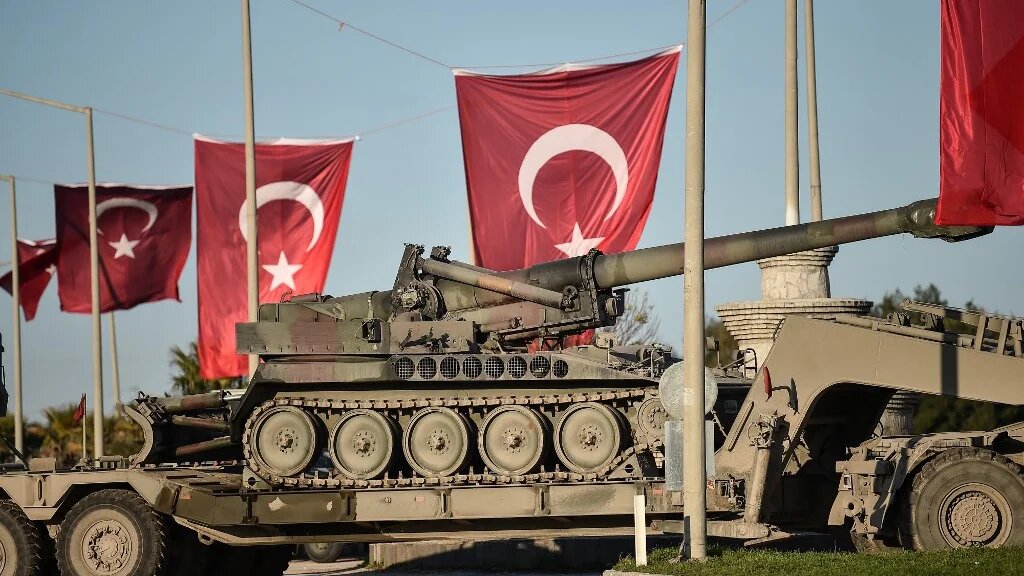 A Turkish T-155 Firtina howitzer, which is using 155mm artillery shells that are needed by Ukraine. (Ozan Kose / AFP)