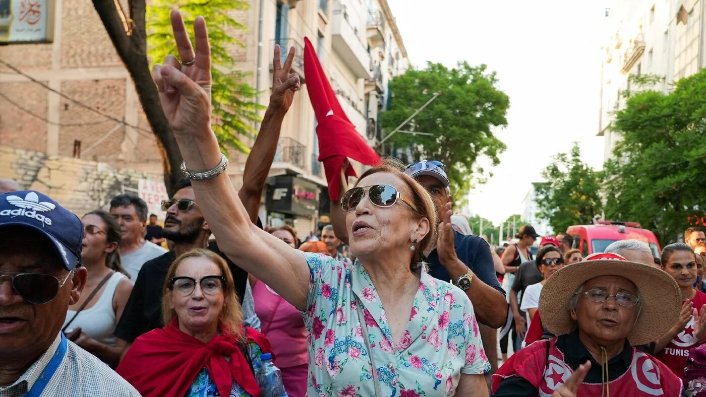 Tunisians protest against President Kais Saied, demanding the return of democracy and the release of jailed activists and journalists amid a worsening economic and social crisis, in Tunis, 20 August 2026 (Jihed Abidellaoui/Reuters)