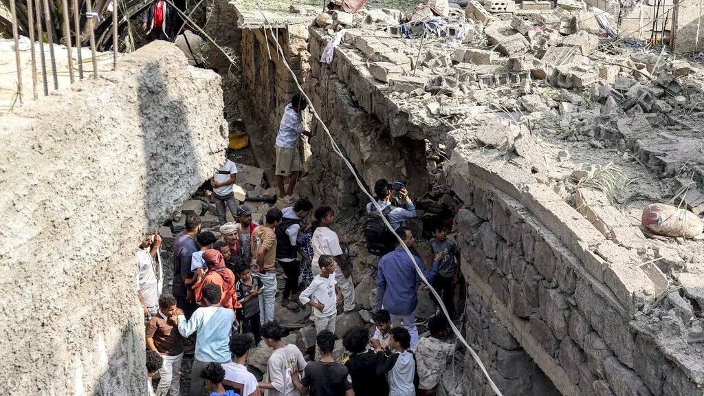 People gather to search the rubble of a destroyed building in the aftermath of a reported missile attack on a residential neighbourhood in Taiz in western Yemen on 20 October 2026 (Ahmad al-Basha/AFP)