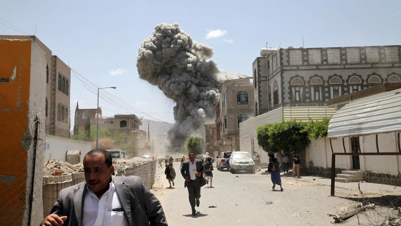Air strikes hit Sanaa