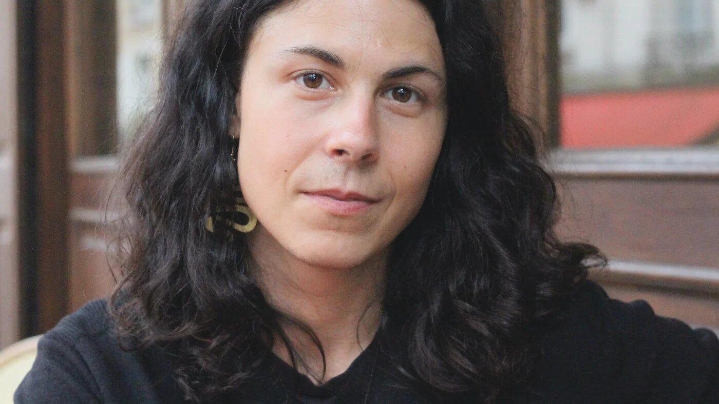 « J’ai mis du temps à réaliser que j’avais le droit d’écrire sur des gens comme moi, d’en faire les héros d’histoires intéressantes » - Zeyn Joukhadar (MEE/Nadia Bouchenni)