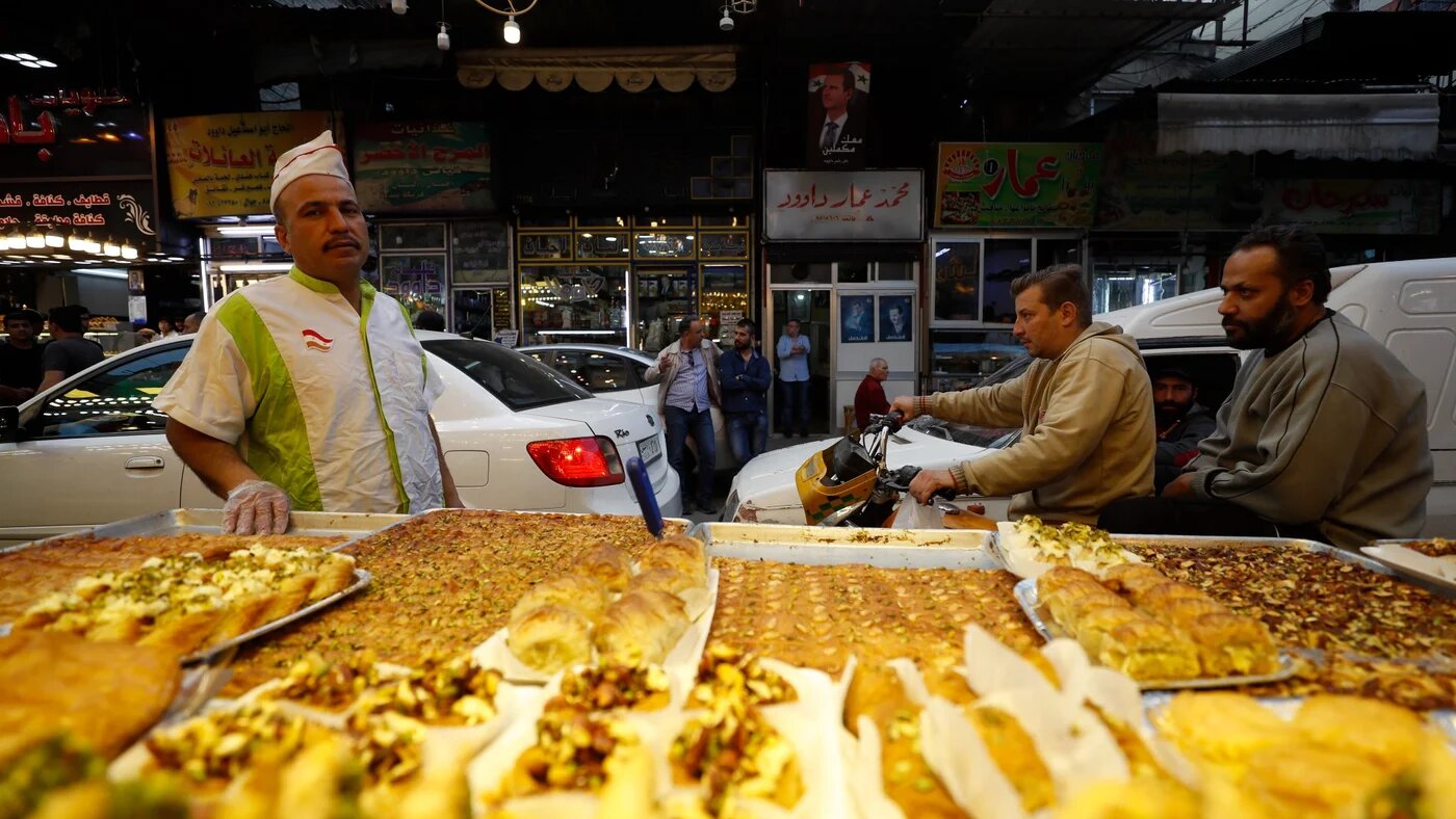 A Syrian sweet vendor in a Damascus souk (MEE)