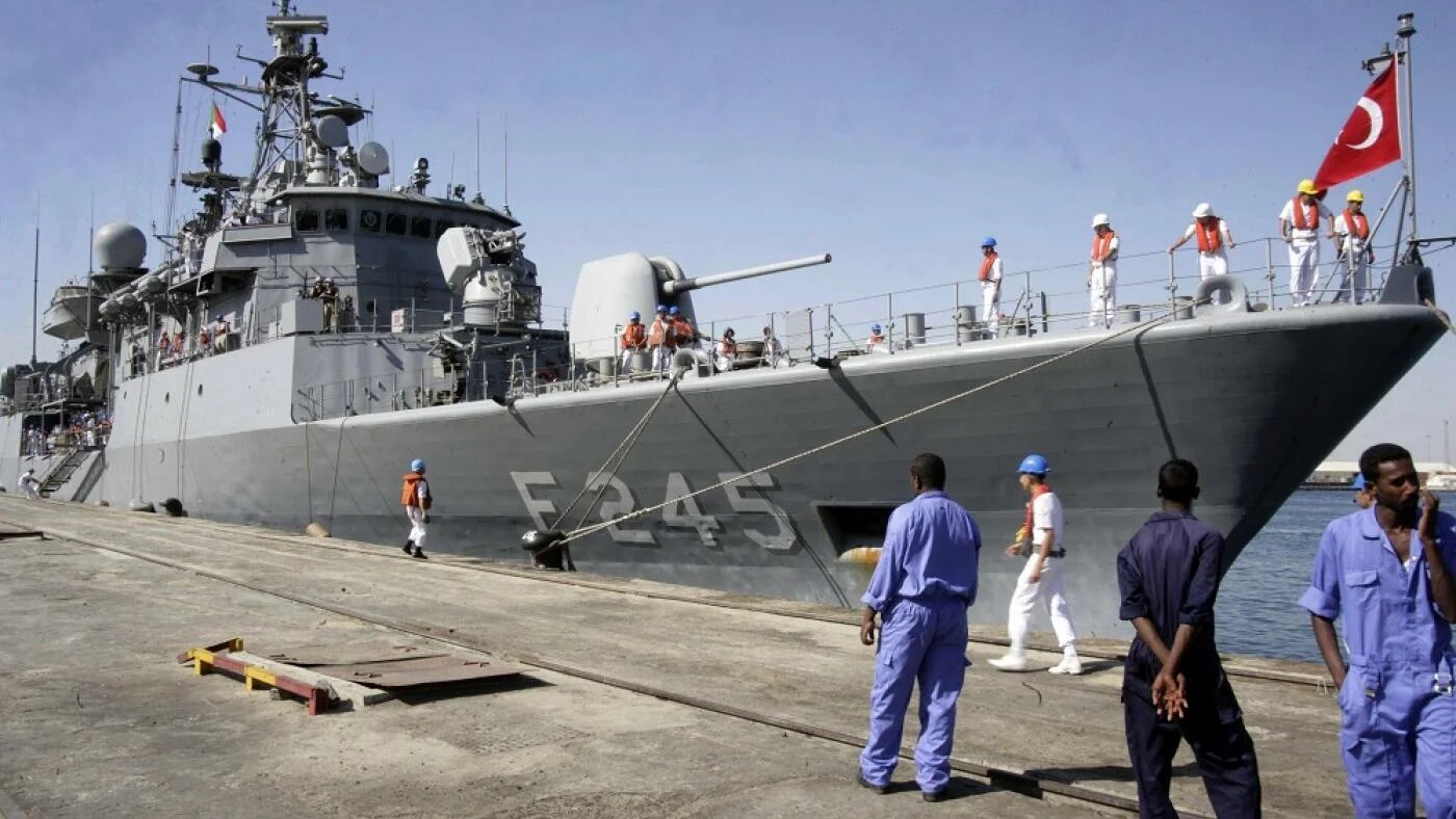 En 2018, la Grèce et la Turquie ont toutes deux déployé des navires de guerre en raison du conflit gazier qui les oppose (AFP)