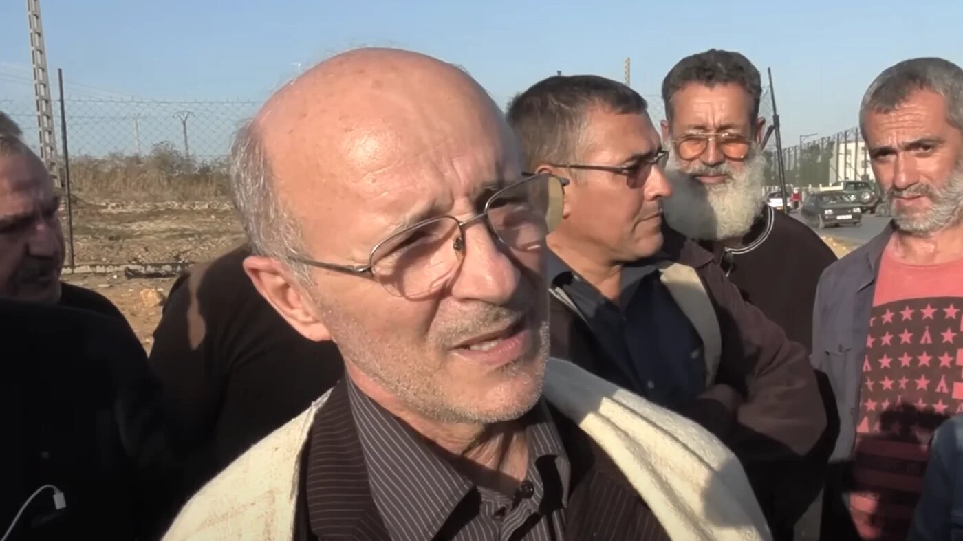 Abdenour Abdesselam, 70 ans, libéré le 14 novembre 2022 après quatorze mois de détention, blanchi de toutes les accusations portées contre lui, au micro de Berbère Télévision (capture d’écran)