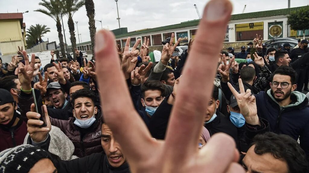 Les partis politiques tentent de rebondir après la reprise en main du système post-hirak (AFP/Ryad Kramdi)