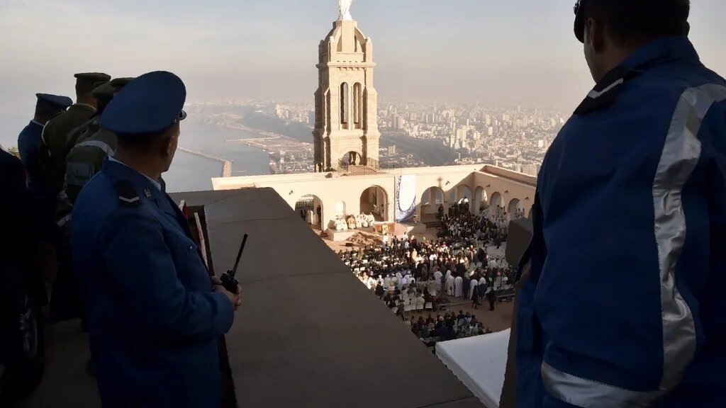 Les autorités ont notamment « empêché » des activités organisées récemment par l’Église catholique, pourtant représentée officiellement dans le pays depuis son indépendance (AFP/Ryad Kramdi) 