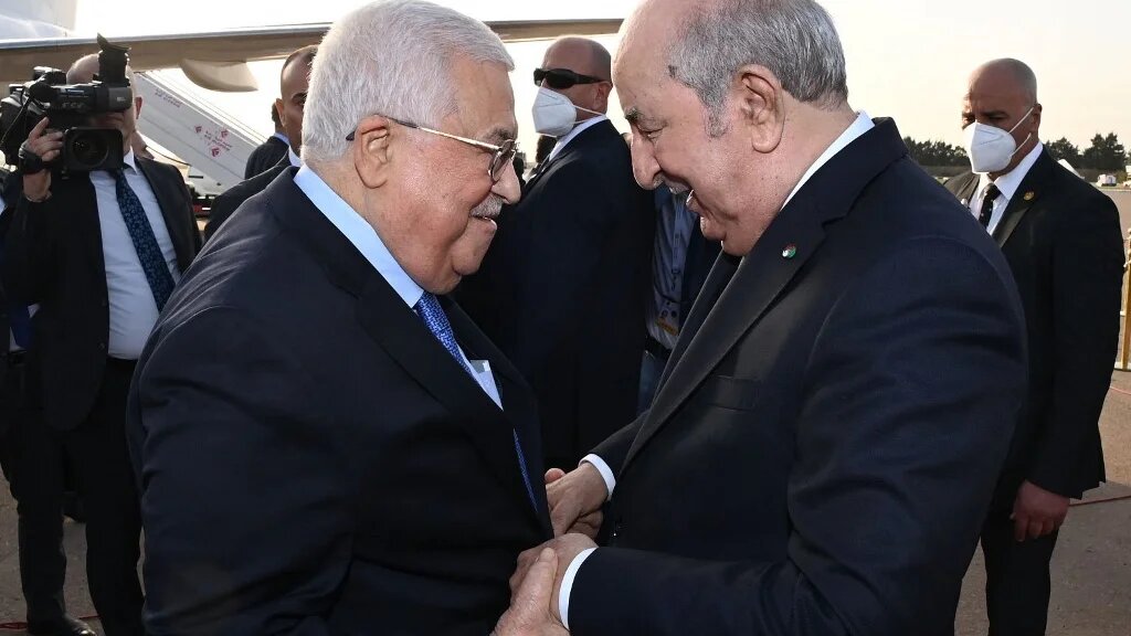 Mahmoud Abbas et Abdelmadjid Tebboune à Alger en novembre 2022 à l’occasion du sommet de la Ligue arabe (AFP)