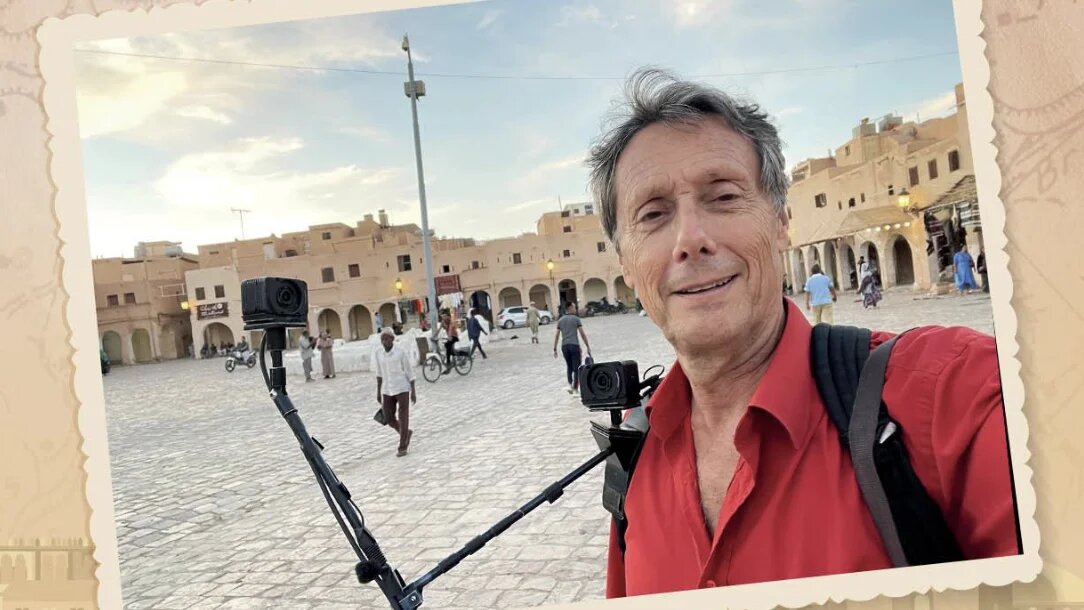 « On va partir en Algérie. L’Algérie, c’est un pays que les Français connaissent peu, qui commence à s’ouvrir au tourisme. C’est pour ça que moi j’ai été très content d’avoir le visa pour tourner là-bas », a déclaré Antoine de Maximy (capture d’écran)