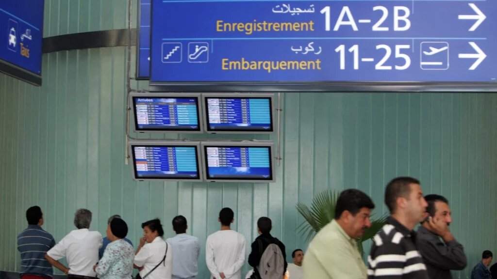 La difficulté d’obtenir un rendez-vous pour déposer sa demande de visa a créé un trafic important (AFP/Fayez Nureldine)