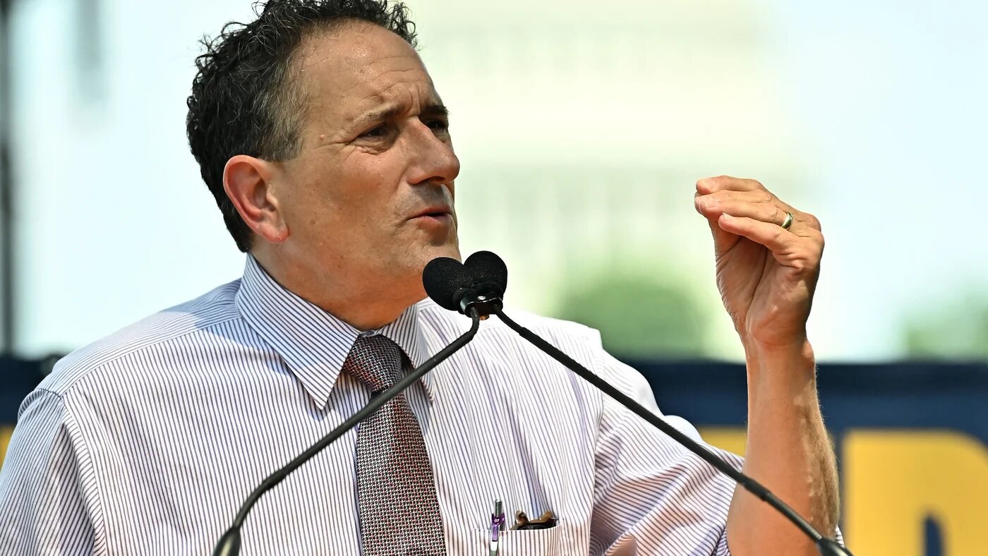 Congressman Andy Levin's bill would require that products made in the Palestinian territories be labelled as either "made in West Bank" or "made in Gaza".