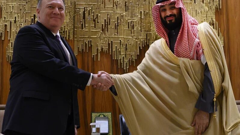 « Ce qui a vraiment rendu les médias plus fous qu’un végétarien dans un abattoir, c’est notre relation avec l’Arabie saoudite », écrit Mike Pompeo (AFP/Andrew Caballero-Reynolds) 