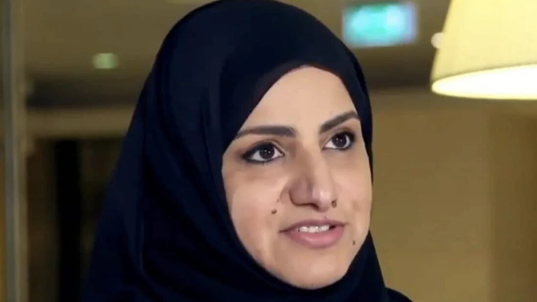 Noura al-Qahtani, 50 ans et mère de cinq enfants, a vu sa condamnation passer de 13 à 45 ans de prison. D’après ce que sait Amnesty International, il s’agit de la plus lourde peine jamais prononcée contre une Saoudienne pour s’être exprimée pacifiquement en ligne (Twitter)