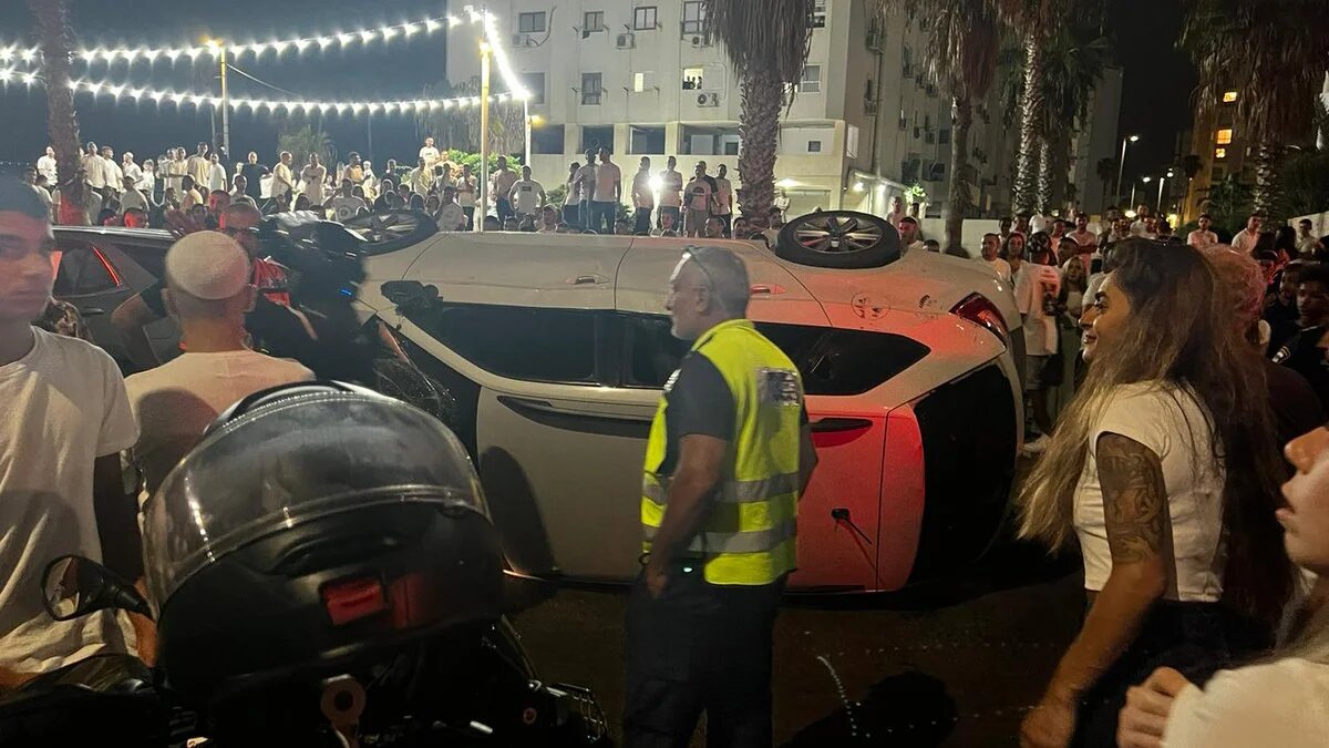 Most Palestinian citizens of Israel stay home during Yom Kippur, avoiding driving through Jewish towns out of fear as they are often pelted with rocks (Twitter)