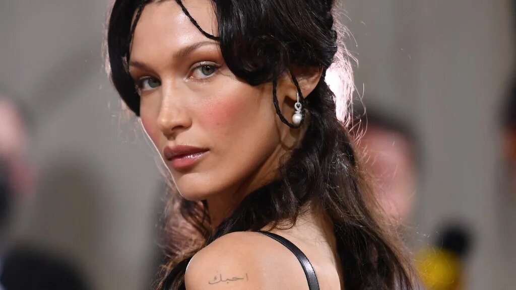 « C’est le genre de torture et d’abus auxquels les Palestiniens sont confrontés sous occupation militaire israélienne » a dénoncé Bella Hadid sur Instagram (AFP/Angela Weiss)