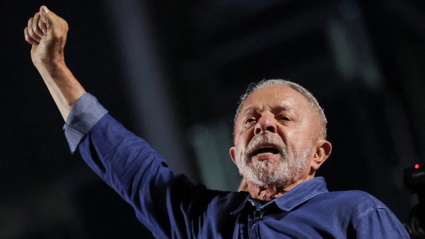 Brazil's President Luiz Inacio Lula da Silva gestures as he addresses supporters after his victory in the presidential runoff election, at Paulista Avenue, in Sao Paulo, Brazil, 26 October, 2026 (Amanda Perobelli/Reuters)