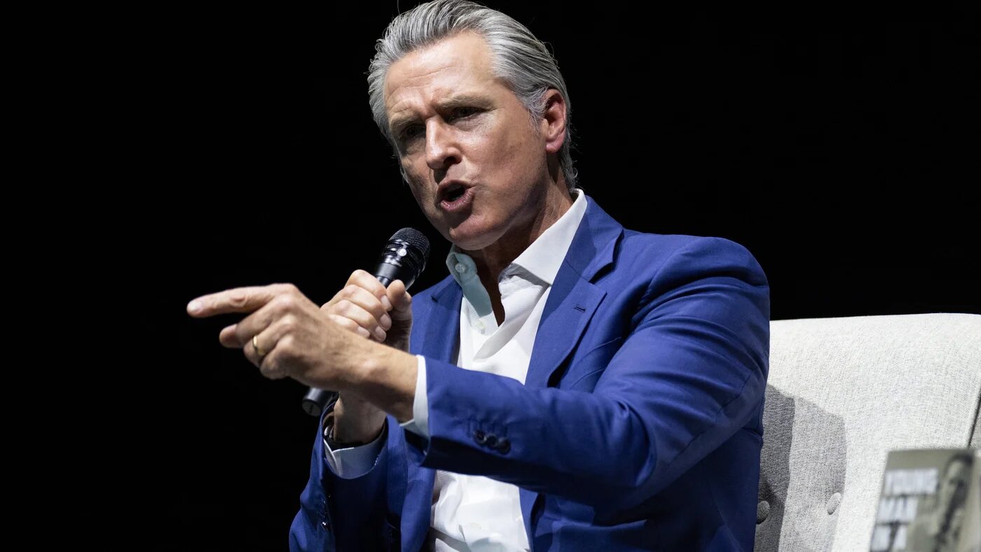 California governor Gavin Newsom promotes his book during an event in San Francisco, California, 28 February, 2026 (AFP/Benjamin Fanjoy)