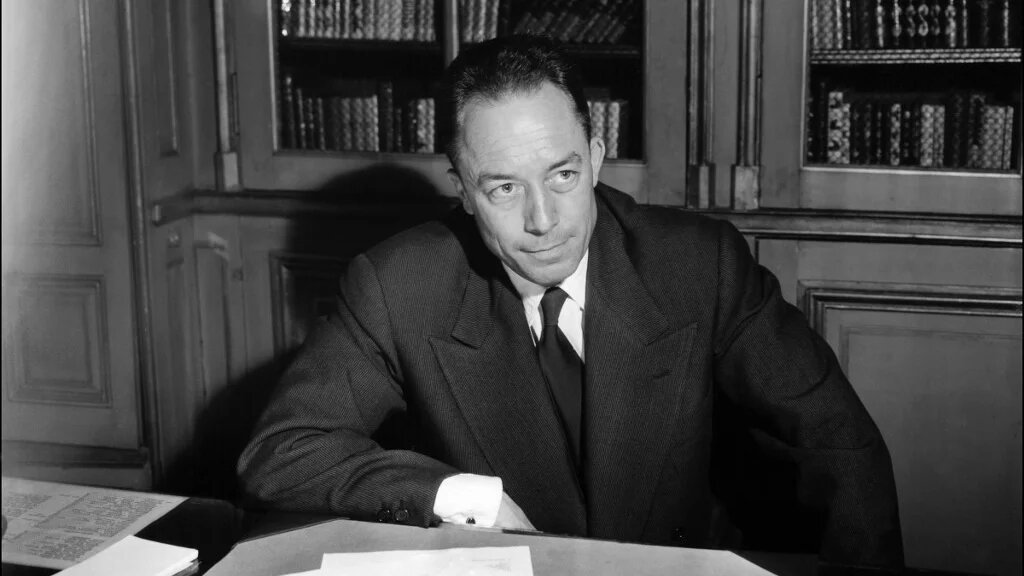 L’écrivain français Albert Camus, à Paris, en 1957 (AFP)