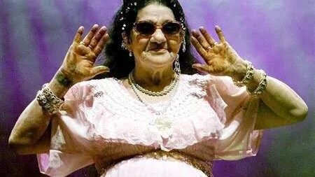 Décédée il y a dix-sept ans, un 15 mai 2006 à Paris à l’âge de 83 ans, Remitti est considérée comme une des pionnières du raï (Twitter)