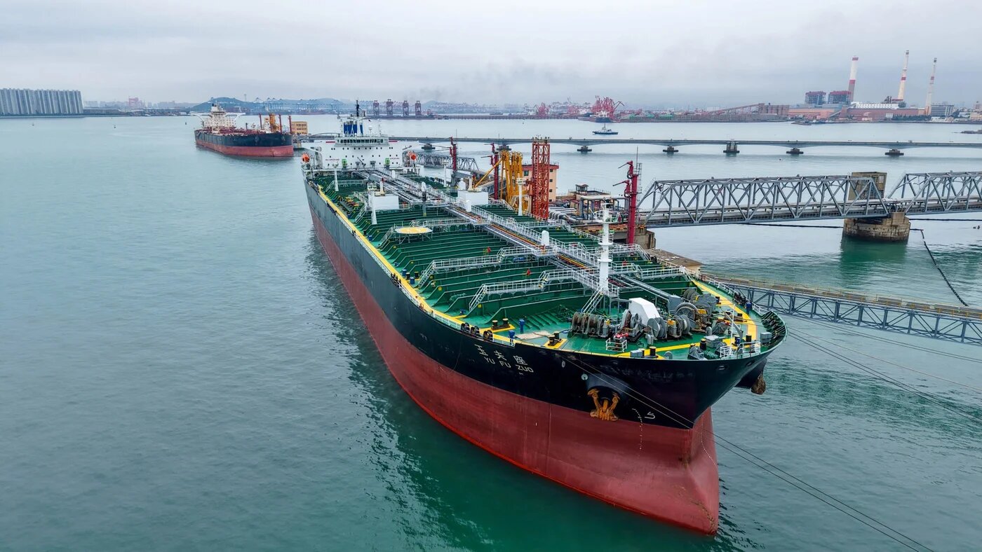 An oil tanker unloads imported crude oil at a terminal in Qingdao Port, eastern China, 16 July 2026 (AFP)