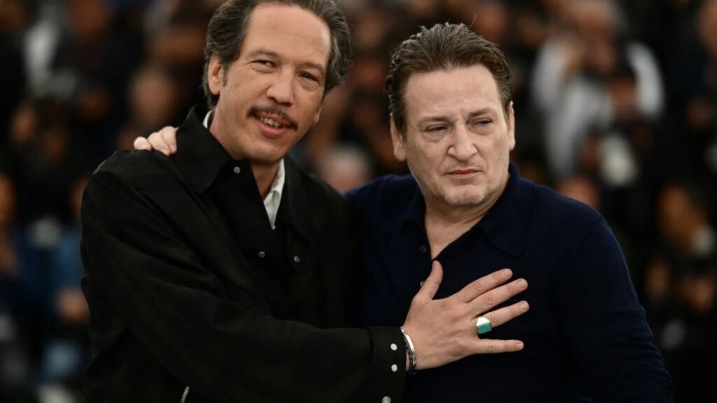 Reda Kateb et Benoît Magimel au Festival de Cannes pour présenter Omar la fraise, le 21 mai 2023 (AFP/Christophe Simon)