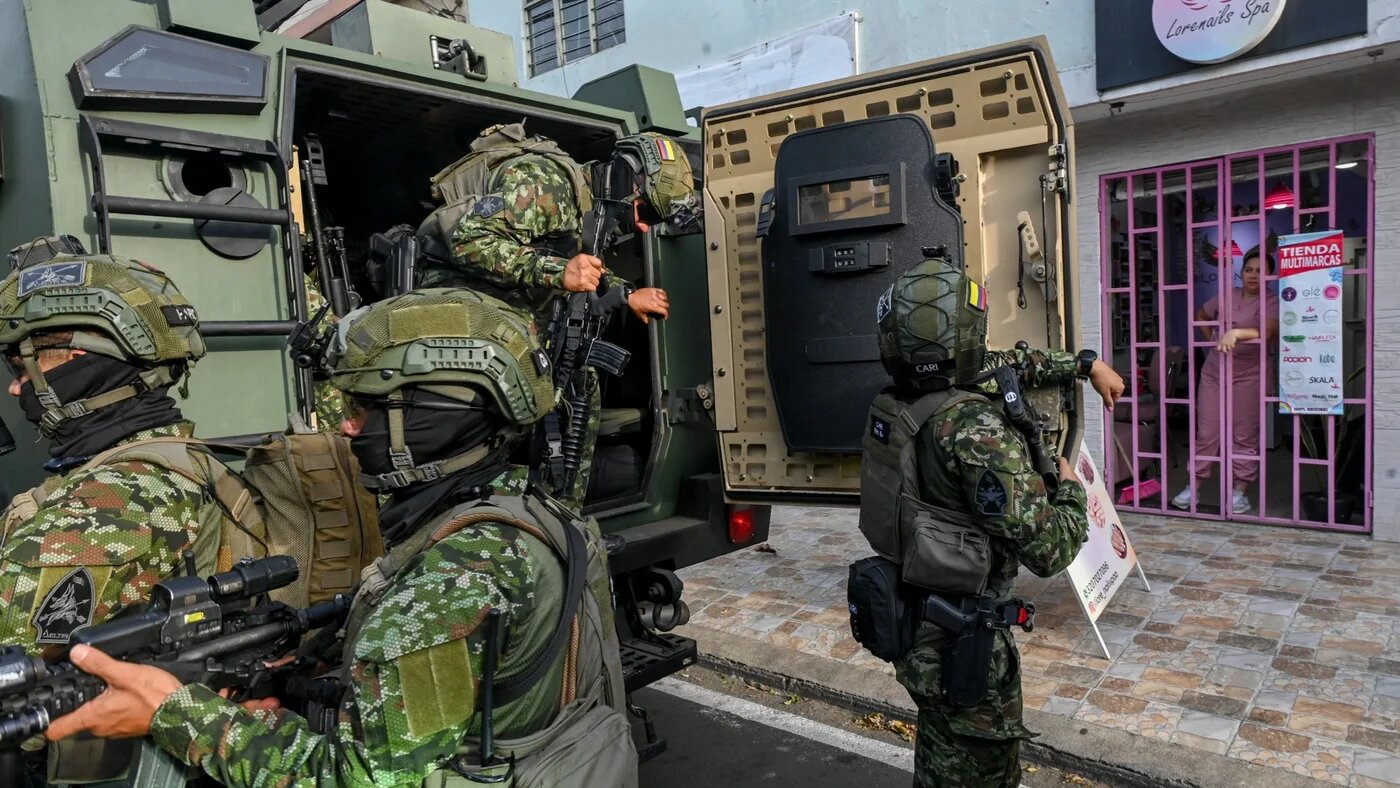 Soldiers disembark from a Colombian Army Hunter TR-12 vehicle to patrol the Siloe neighbourhood of Cali, Colombia, on 11 September 2025 (AFP/Joaquin Sarmiento/File photo)