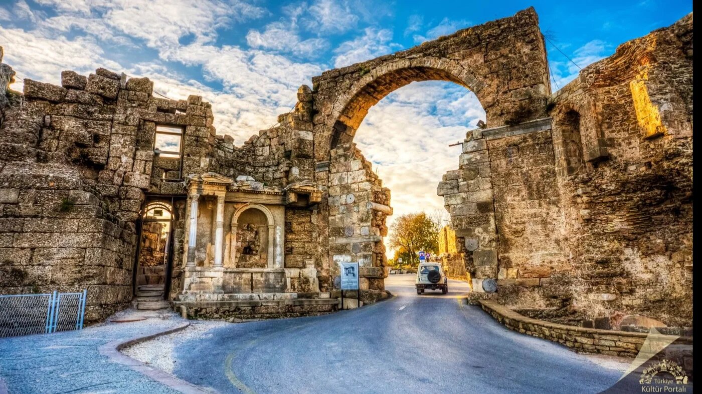 Turkish law defines antiquities broadly and buying, selling and possessing them is illegal (Turkish government)