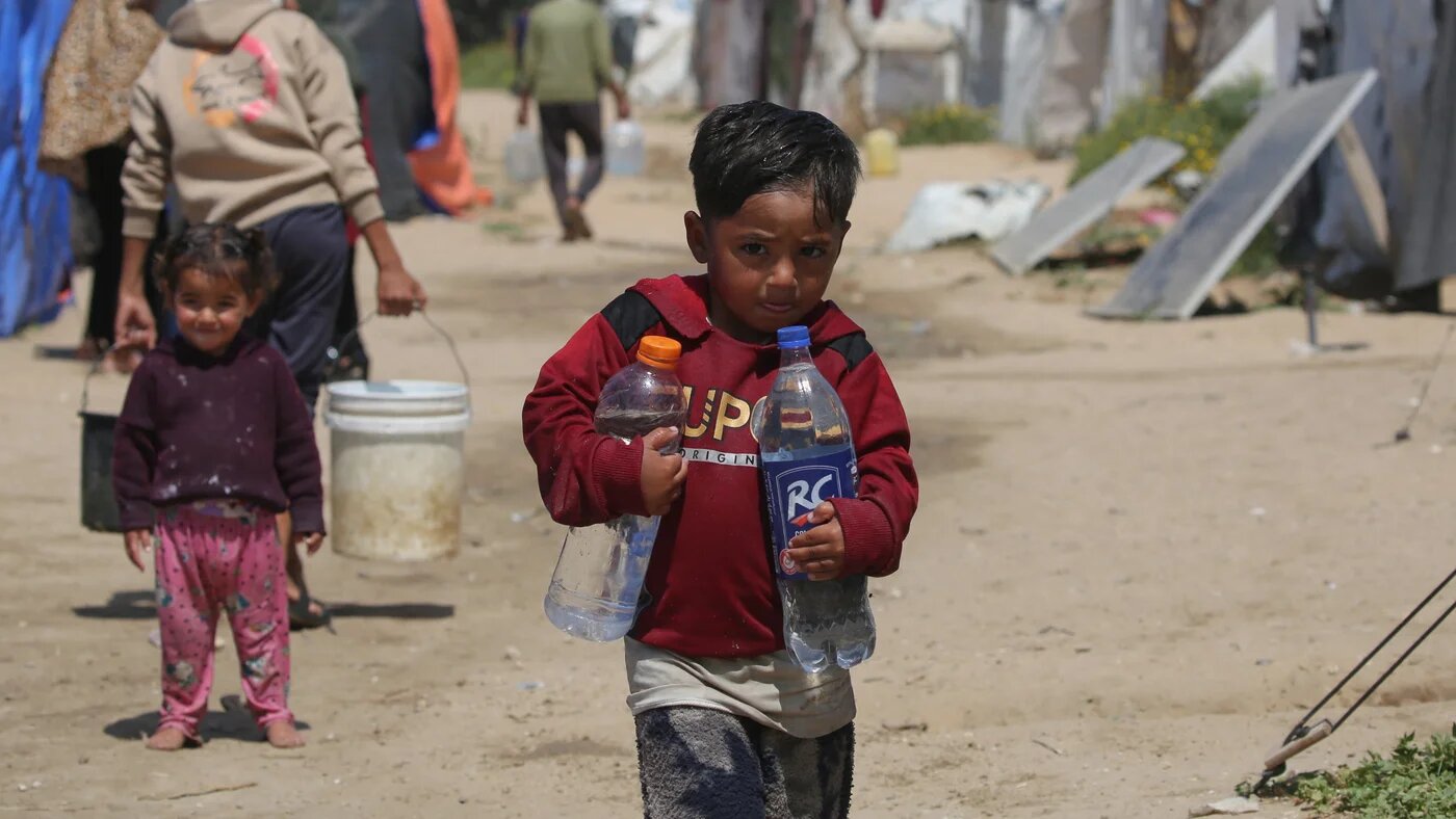 Palestinian children fetch water at the Bureij refugee camp, central Gaza Strip, on 28 April 2026 (Eyad Baba/AFP)