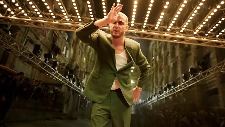 DJ Snake est venu tourner une partie de « Disco Maghreb » à Climat de France, un quartier populaire d’Alger, où les habitants se sont massés par dizaines pour écouter la star (capture d’écran)