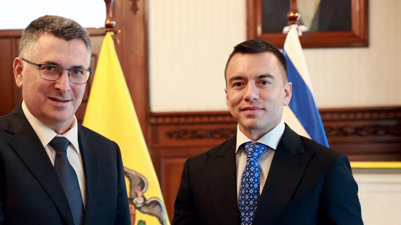 This handout picture released by Ecuador's Presidency press office shows Ecuador's President Daniel Noboa (R) shaking hands with the Foreign Affairs Minister of Israel Gideon Sa’ar during a meeting at the Carondelet Presidential Palace in Quito on 5 August 2026 (AFP)