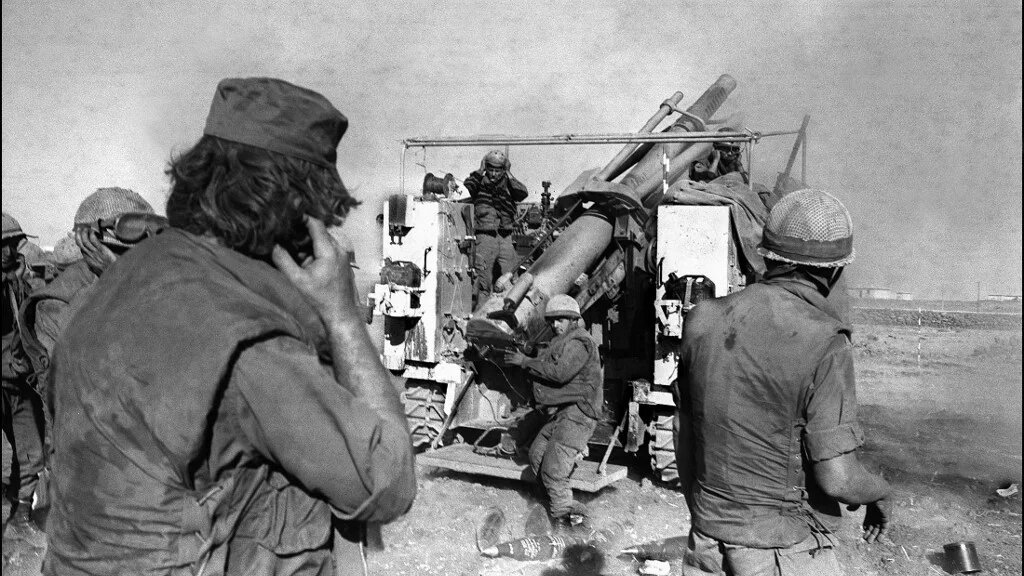 Les pays arabes producteurs de pétrole ont imposé des restrictions sur le prix et les approvisionnement de l’or noir à l’Occident qui soutenait Israël pendant la guerre d’octobre 1973 (AFP/Gabriel Duval)
