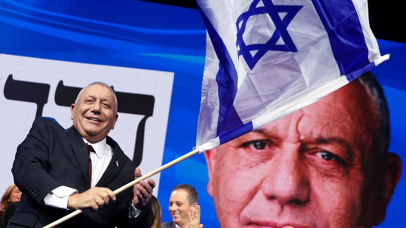 Gadi Eisenkot waves an Israeli flag following the exit polls at his party headquarters in Tel Aviv, Israel 28 October 2026 (Reuters/Shir Torem)