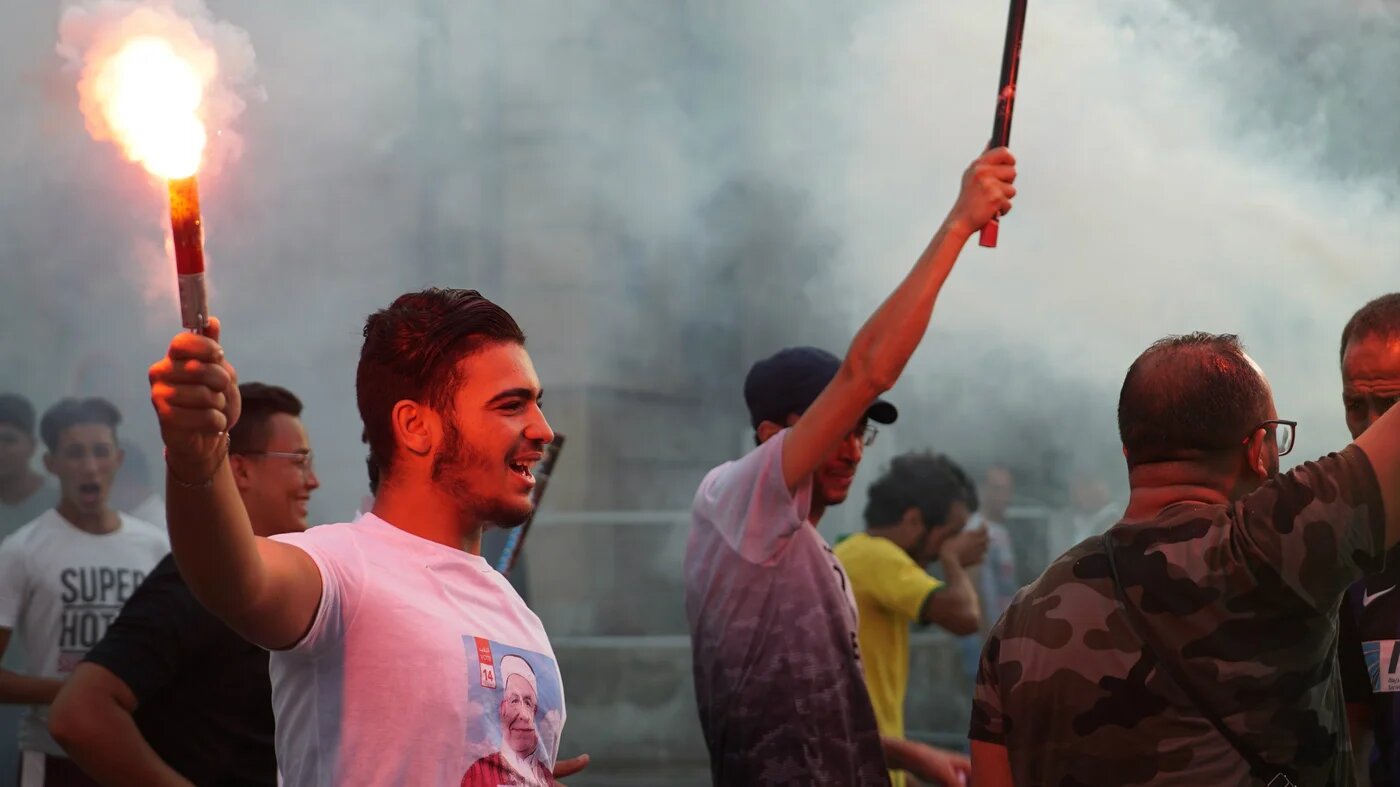 Ennahda supporters take to the streets on 13 September 2019 in the run up to the country's presidential election (Faisal Edroos/MEE)