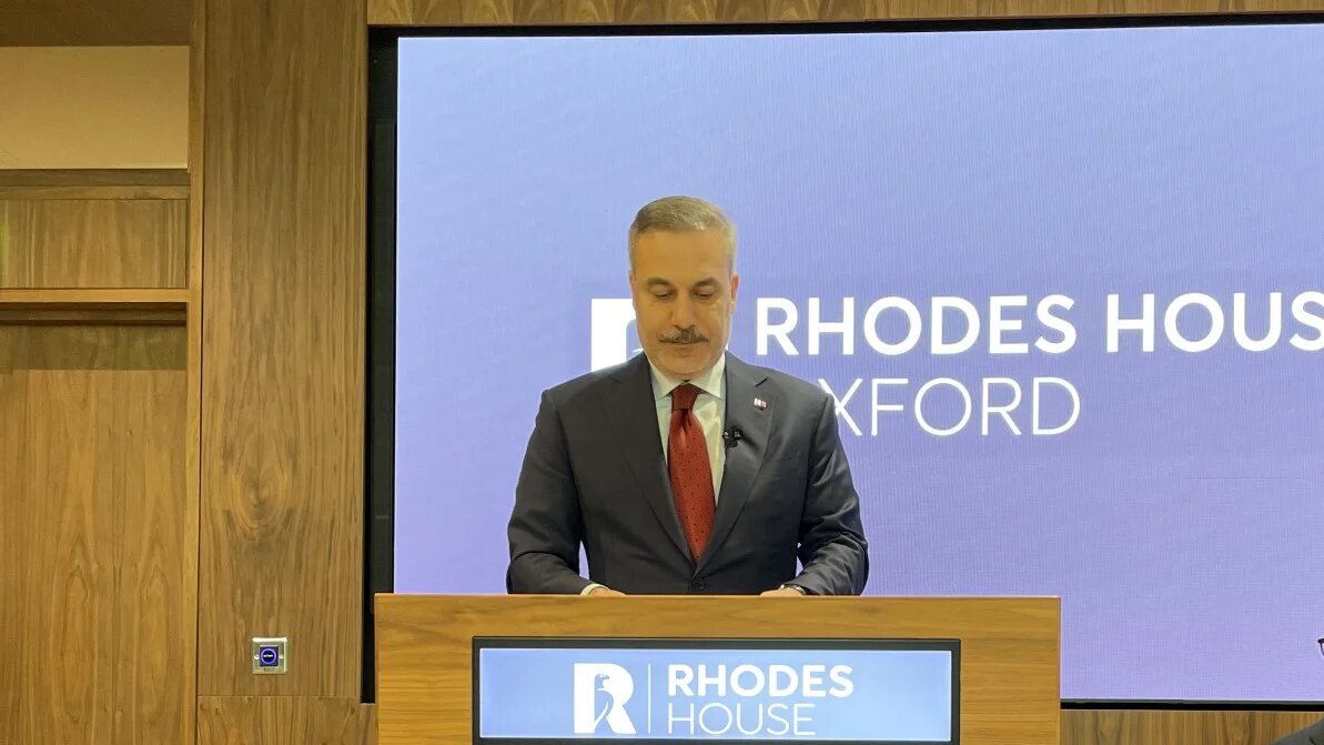 Hakan Fidan delivering a speech at Oxford University's Rhodes House, 24 April 2026 (MEE)