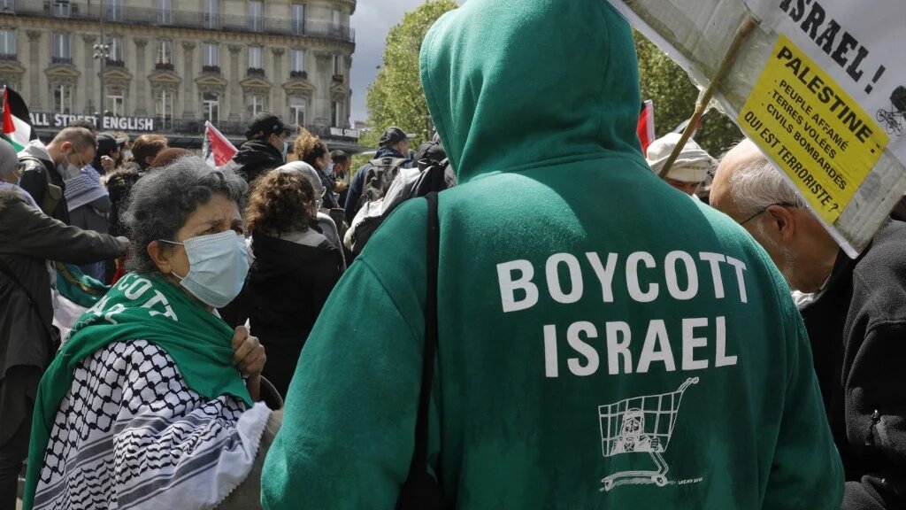 A man wears a hoodie reading "Boycott Israel" at a demonstration in solidarity with the Palestinian people in Paris on 22 May 2021