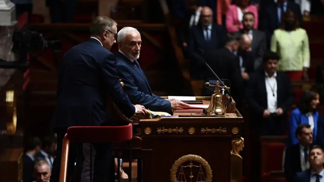 Député de la dixième circonscription des Bouches-du-Rhône sous la bannière du Rassemblement national (extrême droite) dont il est membre de 1978, José Gonzales est également membre de la commission de la défense nationale et des forces armées (AFP/Christophe Archambault)