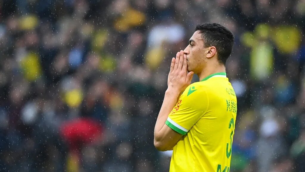 Le FC Nantes a sanctionné « financièrement mais pas sportivement » son joueur égyptien Mostafa Mohamed pour son refus de porter un maillot aux couleurs arc-en-ciel (AFP/Sébastien Salom-Gomis) 