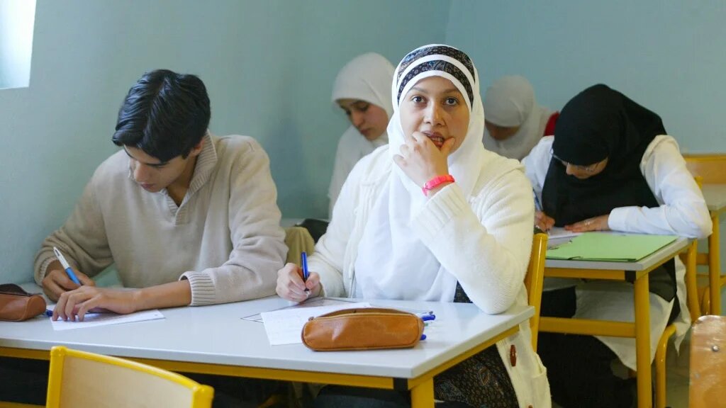 Des élèves du lycée privé musulman Averroès, premier lycée privé musulman de France, le 3 septembre 2004 à Lille (AFP/François Lo Presti)