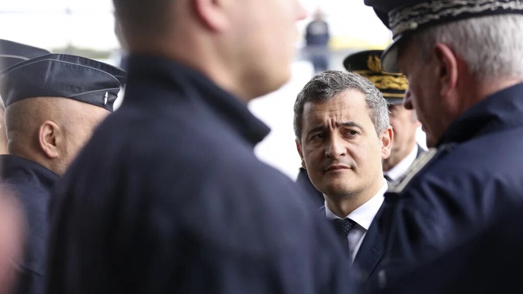Le ministre de l’Intérieur Gérard Darmanin a annoncé une sanction ciblant le brigadier-chef Amar Benmohamed juste après la révélation publique des faits (AFP/Pascal Pochard-Casabianca)